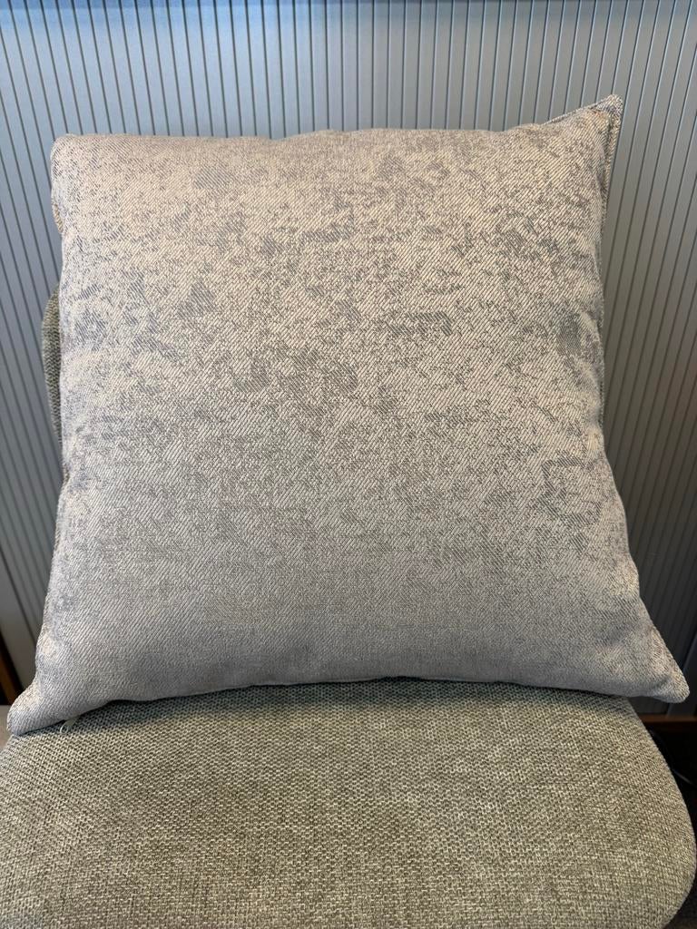 Grijze Kussens - 3x 50x50, 2x 50x30 NIEUW, Ophalen of Verzenden, Zo goed als nieuw, Grijs, Rechthoekig