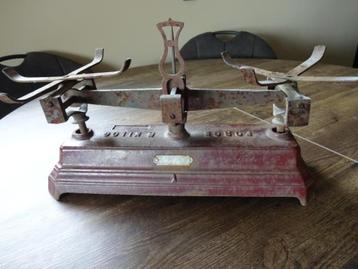 Weegschaal van ijzer, rood, vintage beschikbaar voor biedingen