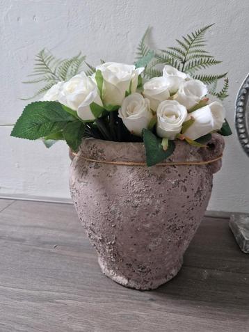 Betonnen Bloempot - 25cm Hoog, 19cm Diameter beschikbaar voor biedingen