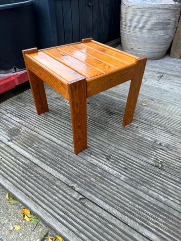 Vintage 70s Grenenhouten Bijzettafel beschikbaar voor biedingen