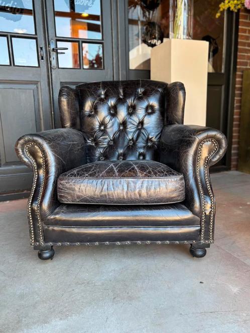 Timothy Oulton Chesterfield Fauteuil Izgs, Huis en Inrichting, Fauteuils, Zo goed als nieuw, Leer, 75 tot 100 cm, Ophalen of Verzenden