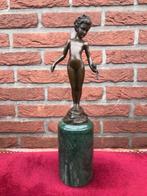 verfijnd bronzen beeld, meisje met roos, Ophalen of Verzenden