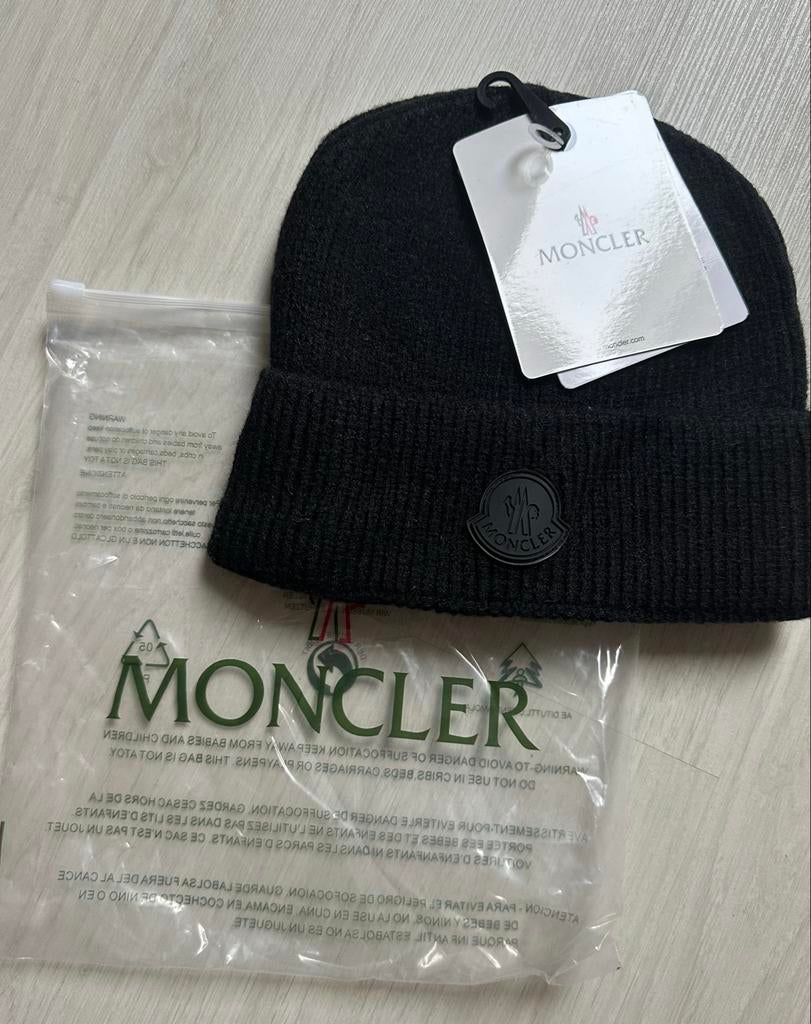 Moncler muts - Nieuwstaat, Ophalen of Verzenden, Zo goed als nieuw, One size fits all, Hoed