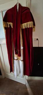 Sinterklaas kostuum, Diversen, Ophalen