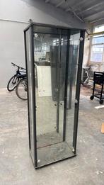 Cabinet with glass, Ophalen, Gebruikt