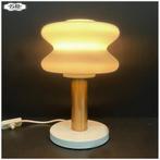 Vintage opaalglazen tafellamp van AKA, jaren 60 Lamp