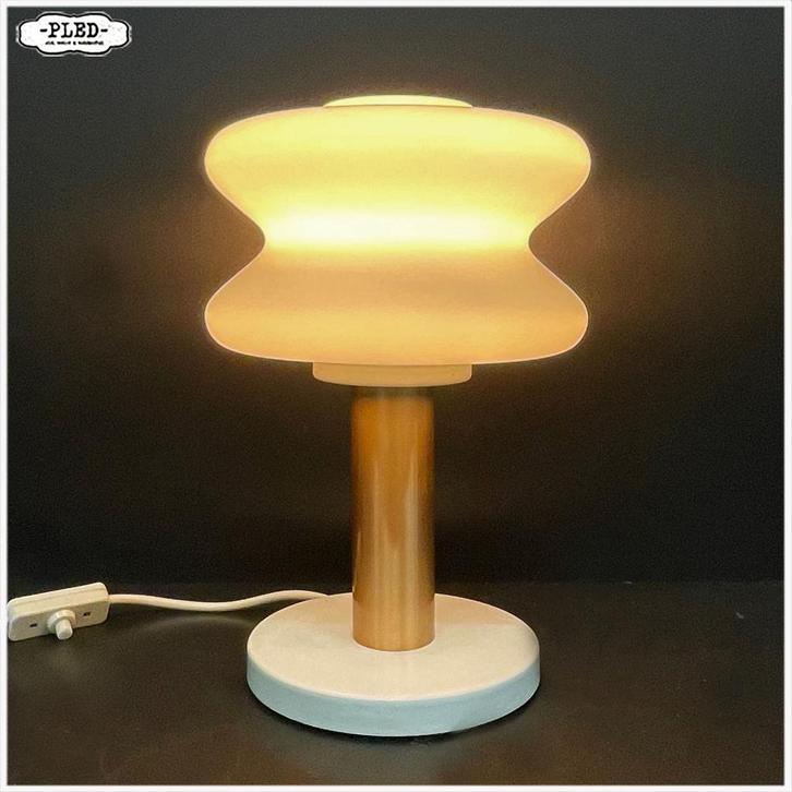 Vintage opaalglazen tafellamp van AKA, jaren 60 Lamp, Huis en Inrichting, Lampen | Tafellampen, Zo goed als nieuw, Minder dan 50 cm