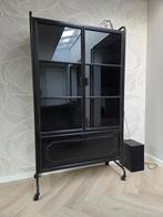 Stalen vitrinekast (Be Pure Home), Huis en Inrichting, Kasten | Vitrinekasten, Ophalen, 100 tot 150 cm, Zo goed als nieuw, 150 tot 200 cm