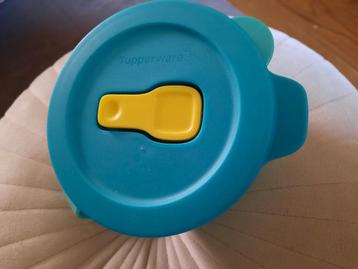 Tupperware soepkom.  magnetron kom beschikbaar voor biedingen
