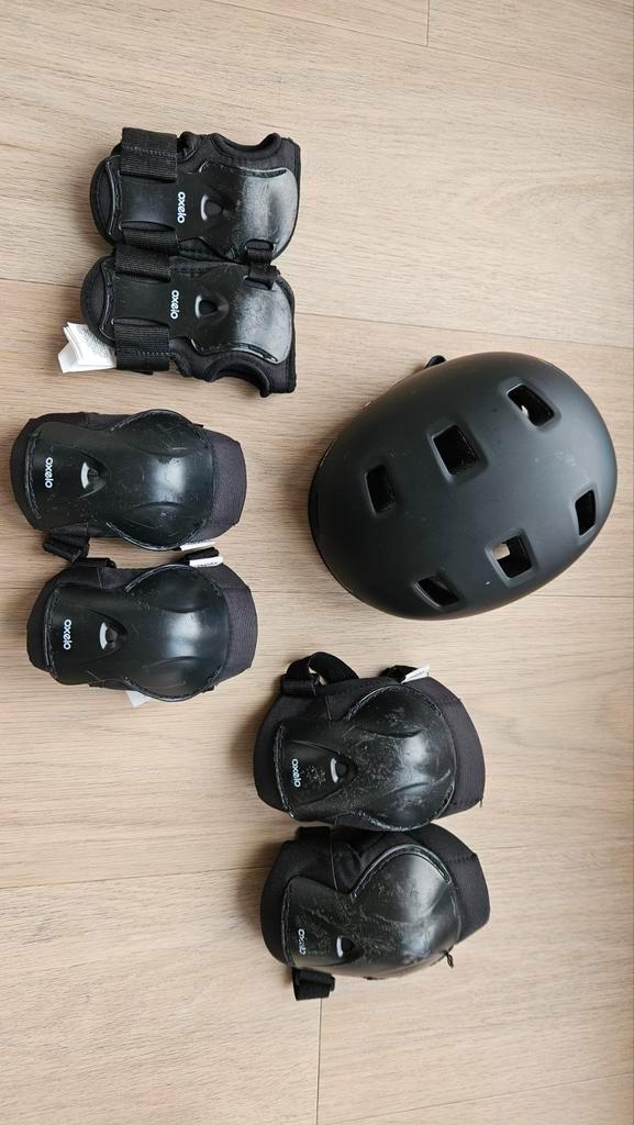 Oxelo beschermers en helm, Kinderen en Baby's, Speelgoed | Buiten | Rolschaatsen, Gebruikt, Kinderen, Verstelbaar, Ophalen of Verzenden