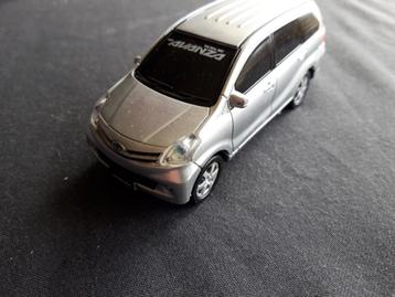 Toyota Avanza MPV zilvergrijs 1:36 - Nieuw in doos beschikbaar voor biedingen