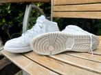 Nike Air Jordan Wit - Maat Onbekend, Ophalen of Verzenden, Gedragen, Wit, Sneakers of Gympen