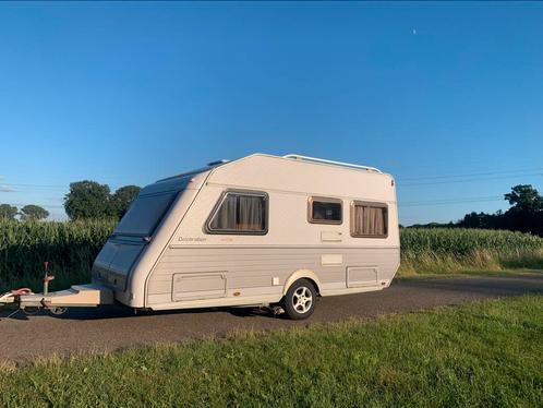 Mooie Kip Celebration 44TDB met boogluifel!, Caravans en Kamperen, Caravans, Particulier, tot en met 4, 1250 - 1500 kg, Treinzit