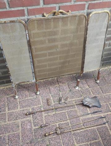 Victoriaans haardscherm openhaard scheerm met tangen  beschikbaar voor biedingen