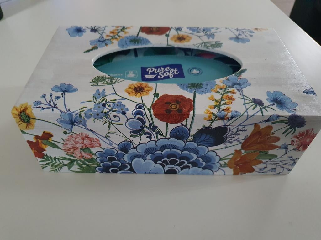 Tissuebox met decoupage bloemen, Antiek en Kunst, Ophalen of Verzenden