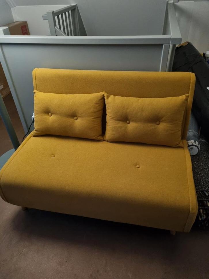 Mooie mosterdgele slaapbank van Made - z.g.a.n., Huis en Inrichting, Slaapkamer | Slaapbanken, Ophalen of Verzenden
