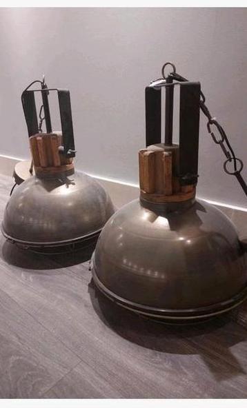 Te koop 2 industriële hanglampen beschikbaar voor biedingen