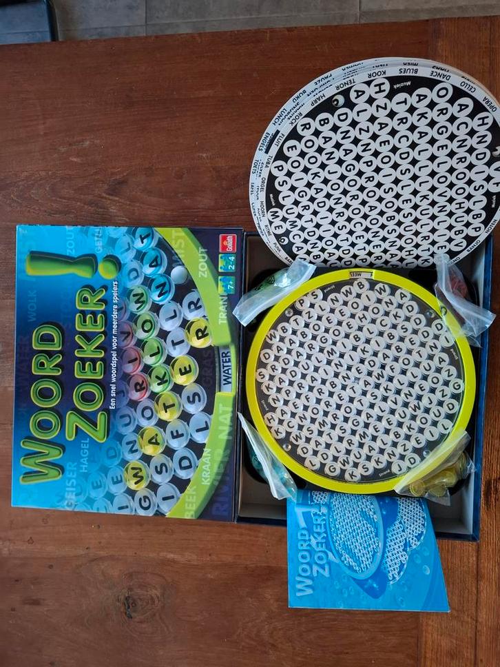 Woordzoeker Bordspel - Leuk voor de hele familie!, Hobby en Vrije tijd, Gezelschapsspellen | Bordspellen, Zo goed als nieuw, Drie of vier spelers
