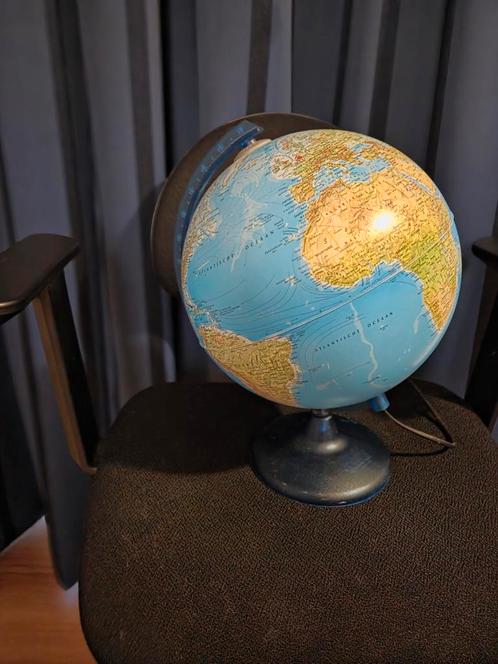 Globe - Wereldbol met verlichting, Huis en Inrichting, Woonaccessoires | Wereldbollen, Gebruikt, Verlicht, Ophalen of Verzenden