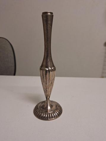verzilverd vaasje hoogte 17 cm. beschikbaar voor biedingen