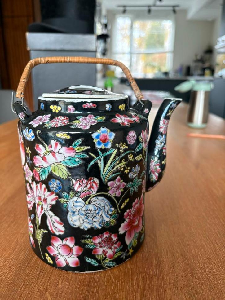 Antieke Chinese Theepot met Bloemmotief, Antiek en Kunst, Antiek | Keramiek en Aardewerk, Ophalen
