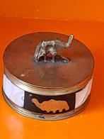 Koperen / parelmoer pillendoosje met een olifant . Vintage., Ophalen of Verzenden, Koper