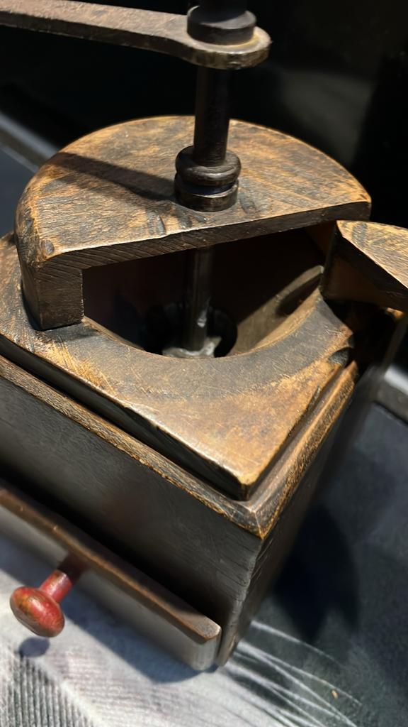 Antieke Houten Koffiemolen, Antiek en Kunst, Antiek | Keukenbenodigdheden, Ophalen of Verzenden