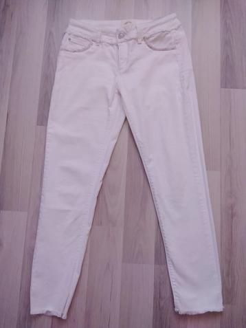 Mooie witte medium waist 7/8 skinny Cartoon mt 38 beschikbaar voor biedingen