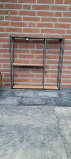 Wandrek met houten planken, Ophalen