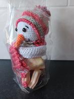 Nieuw gehaakt potje sneeuwpop gevuld met spekjes en chocola, Ophalen of Verzenden, Nieuw