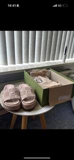 Gucci slippers roze beige, Kleding | Dames, Schoenen, Ophalen of Verzenden, Zo goed als nieuw, Beige