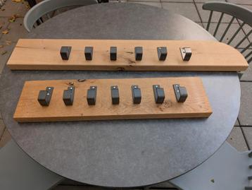 Robuuste houten kapstokken - 2 stuks beschikbaar voor biedingen