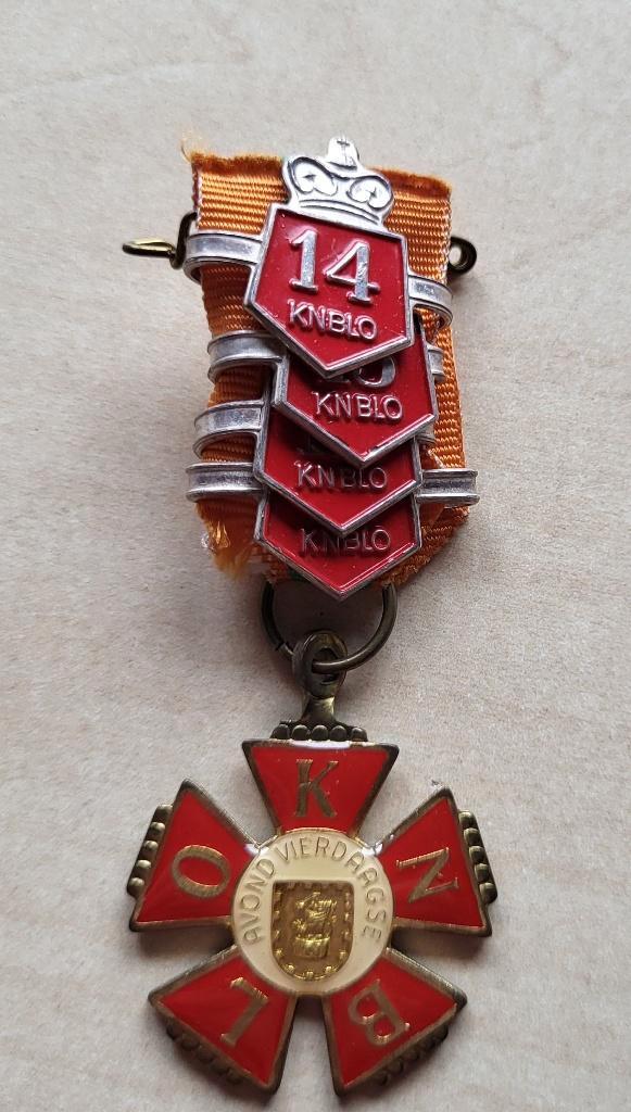 KNBLO Avondvierdaagse 14 15 16 17 medaille, Postzegels en Munten, Penningen en Medailles, Overige materialen, Ophalen of Verzenden