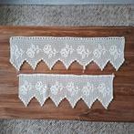 2 vintage gehaakte roede gordijntjes met rozen, handmade, Ophalen of Verzenden