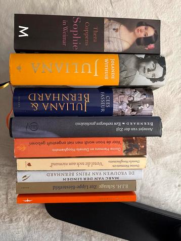 Boekenpakket Biografieën koningshuis beschikbaar voor biedingen