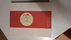 2 videobanden in doos Ajax 1900-2000 limited edition, Verzamelen, Ophalen of Verzenden, Gebruikt, Ajax, Shirt