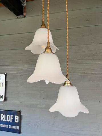 Vintage brocante franse cascade lamp met 3 tulpglazen beschikbaar voor biedingen