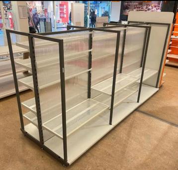 Winkelstellingen dubbelzijdig met legplanken of hanggedeelte beschikbaar voor biedingen