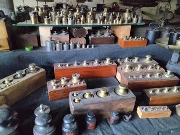 Weegschalen en gewichten  beschikbaar voor biedingen