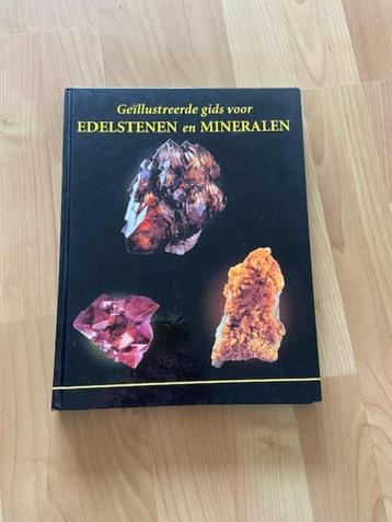 Geillustreerde gids voor Edelstenen en Mineralen  beschikbaar voor biedingen