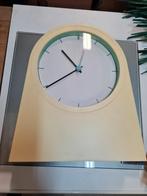Stijlvolle Tafelklok - Analoog Ikea vintage design met vakje, Ophalen of Verzenden, Zo goed als nieuw, Analoog, Wekker of Tafelklok