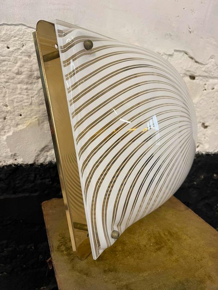 Vintage eighties Massive lamp messing gebogen acryl stripes, Huis en Inrichting, Lampen | Plafondlampen, Gebruikt, Kunststof, Overige materialen