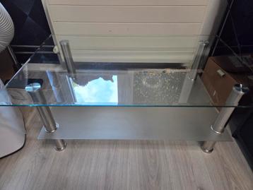 Glazen salontafel. beschikbaar voor biedingen