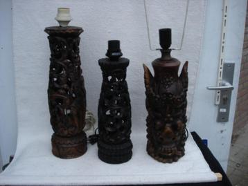 Een zware houtsnijwerk Balinese tafellamp voet jr 40/50 beschikbaar voor biedingen