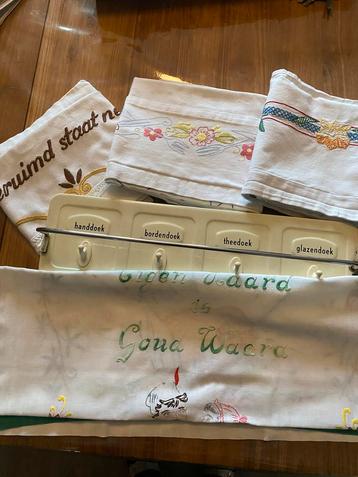 Handdoekenrek met Vintage Voorhangdoeken beschikbaar voor biedingen