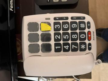 Senioren vaste telefoon beschikbaar voor biedingen