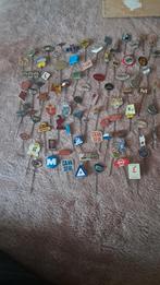 Party speldjes, Verzamelen, Speldjes, Pins en Buttons, Ophalen of Verzenden, Gebruikt, Merk