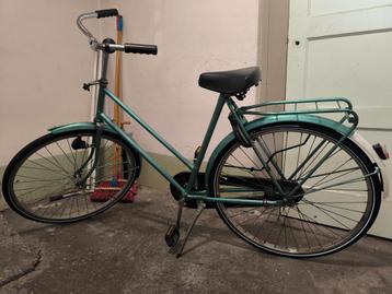 Amsterdamse Damesfiets met Nieuwe Banden beschikbaar voor biedingen