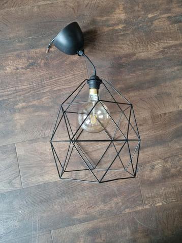 Industriële hanglamp beschikbaar voor biedingen