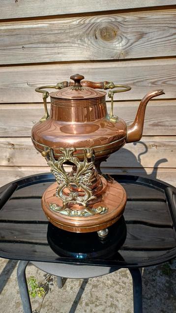 koperen theepot met brander beschikbaar voor biedingen